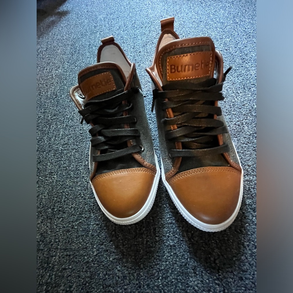 Burnetie Sneakers
